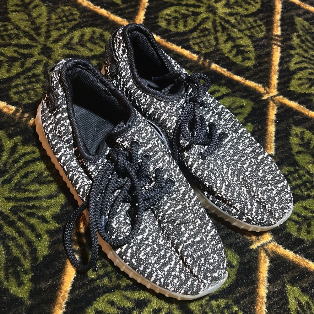 Stylish Black and White Men's Shoes